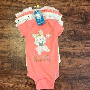 Gerber bodysuit 3-6 months pack of 5!